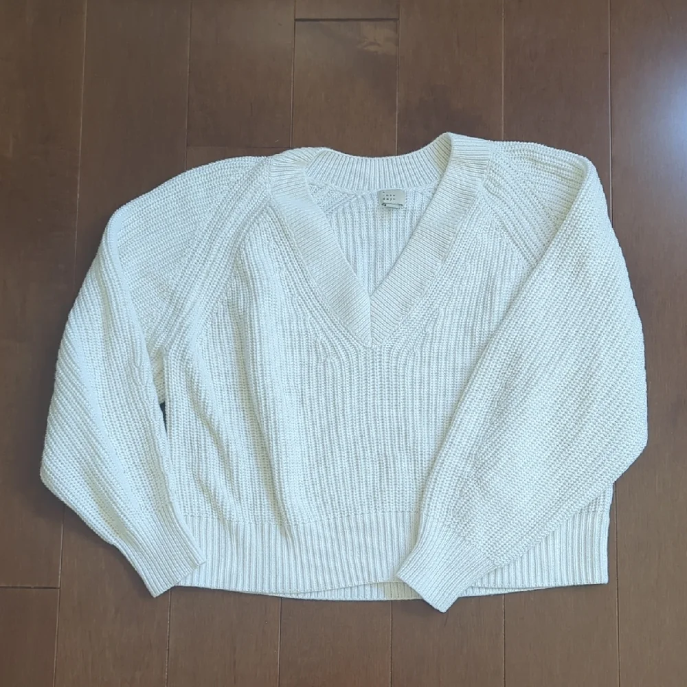 ⭐ Fisherman Knit Cream V-Neck Sweater Excellent Condition - Picture 1 of 4